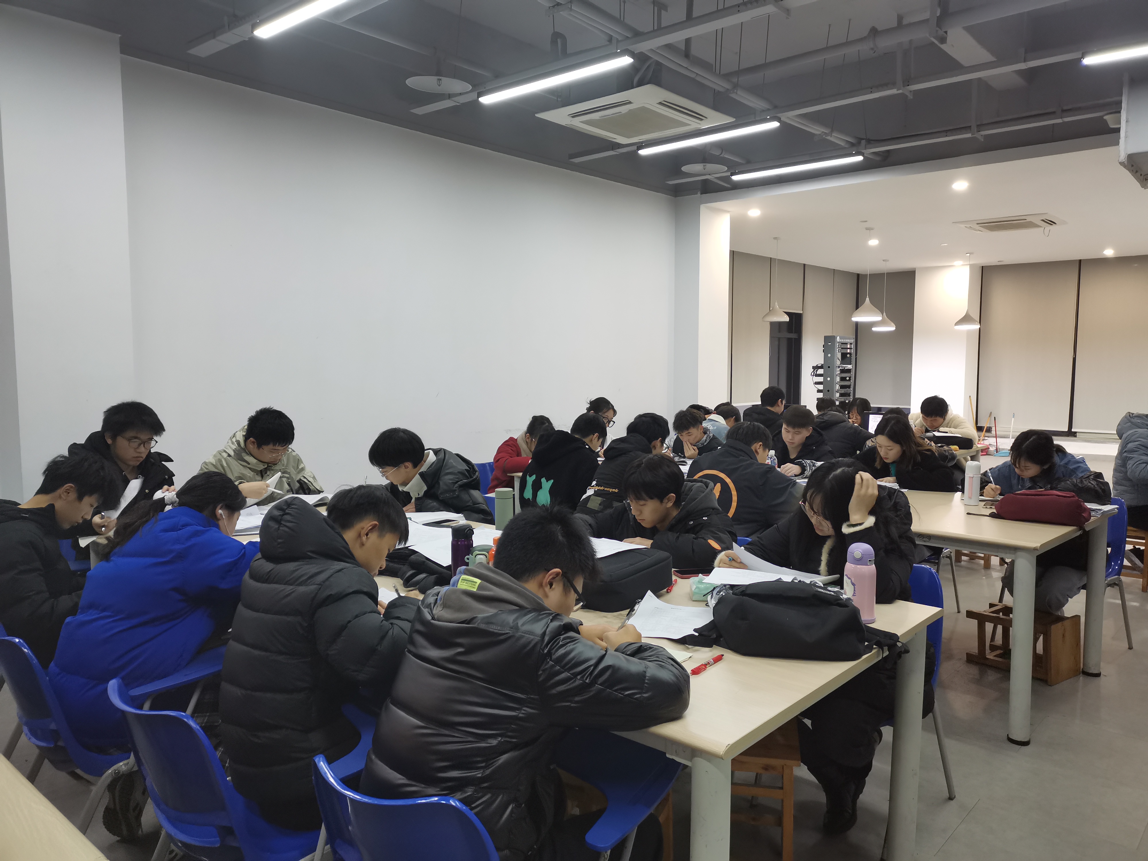 【专业建设】大数据学院积极组织2019级物联网应用技术（专本贯通）专业3+2贯通分段培养高职（专科）转段考核考前复习