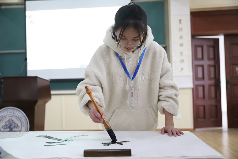 弘扬民族精神，演绎书法魅力——翰墨轩书画协会举行指导老师见面活动