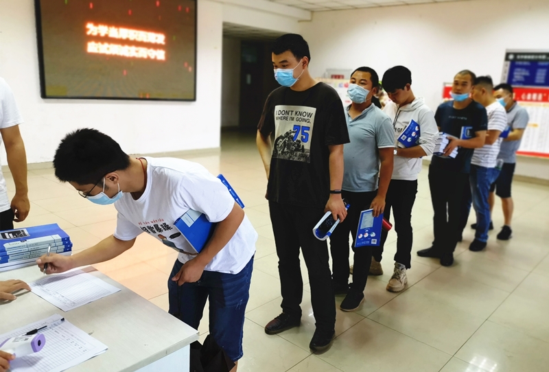 退役军人学院认真组织学生开展线下集中学习